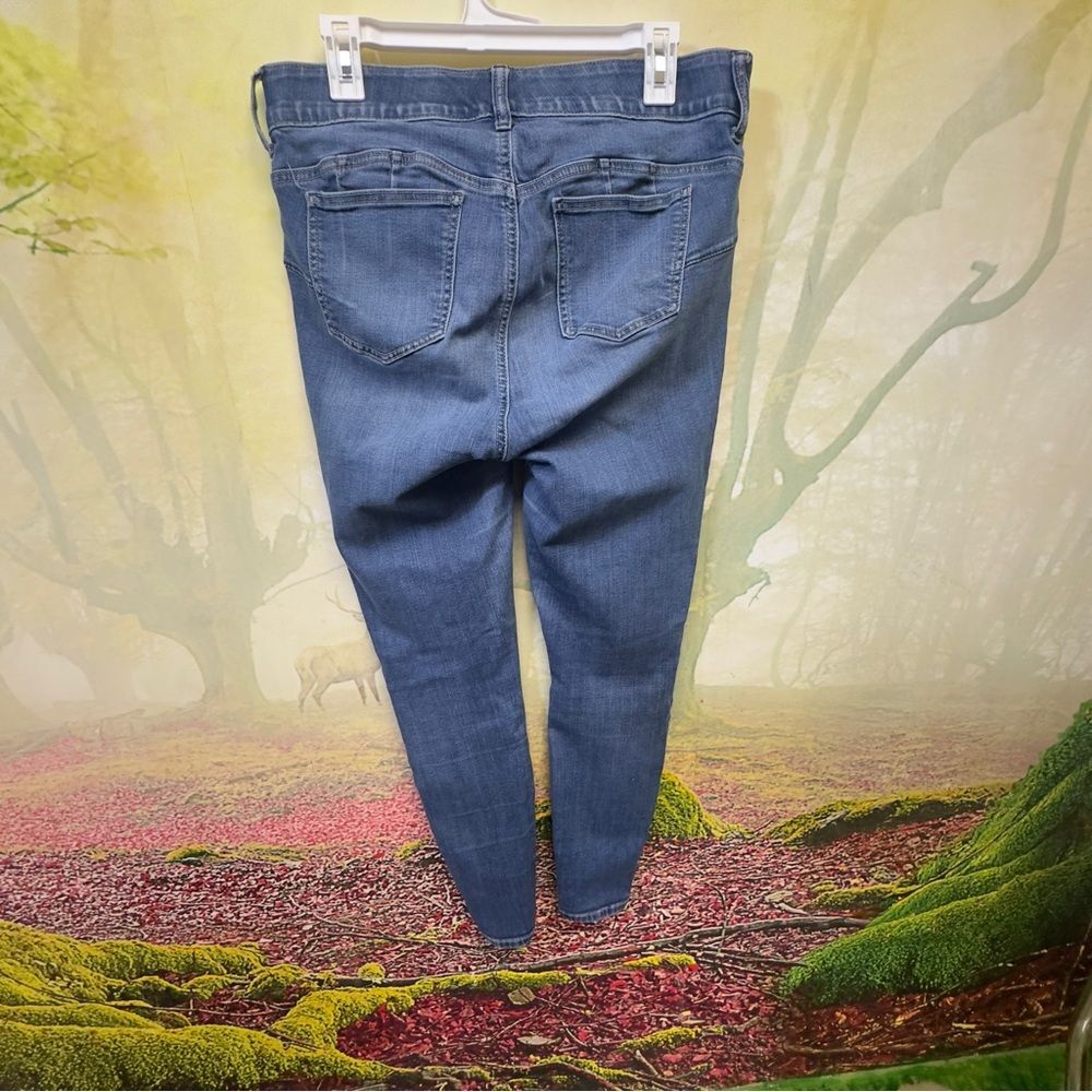 Torrid Women’s Jeans Size 12R Mid Rise Skinny Blue Denim Stretch Regular Length - Picture 2 of 8